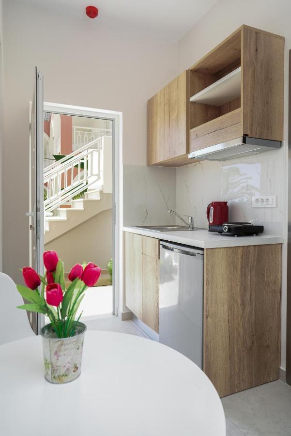 Antonis Apartments Kalamákion エクステリア 写真