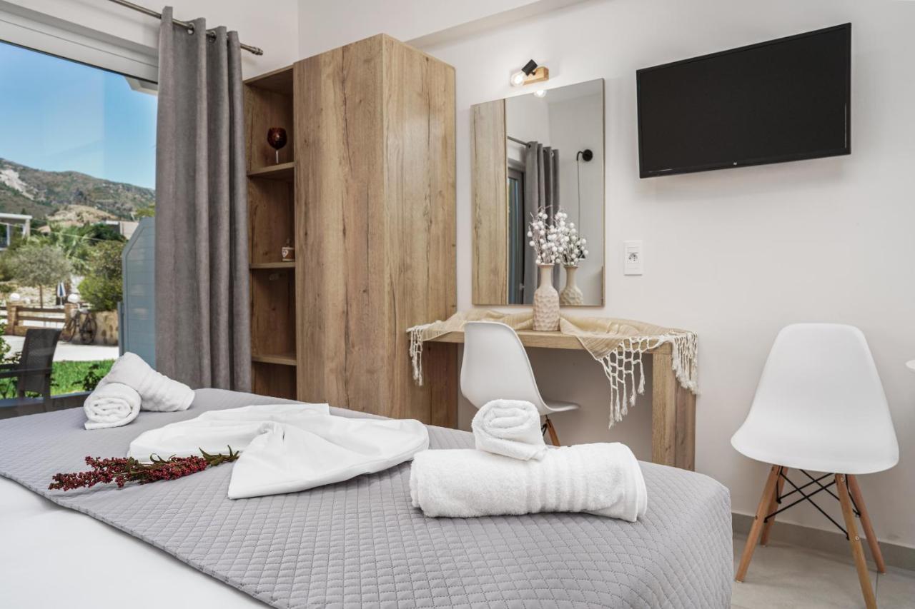Antonis Apartments Kalamákion エクステリア 写真