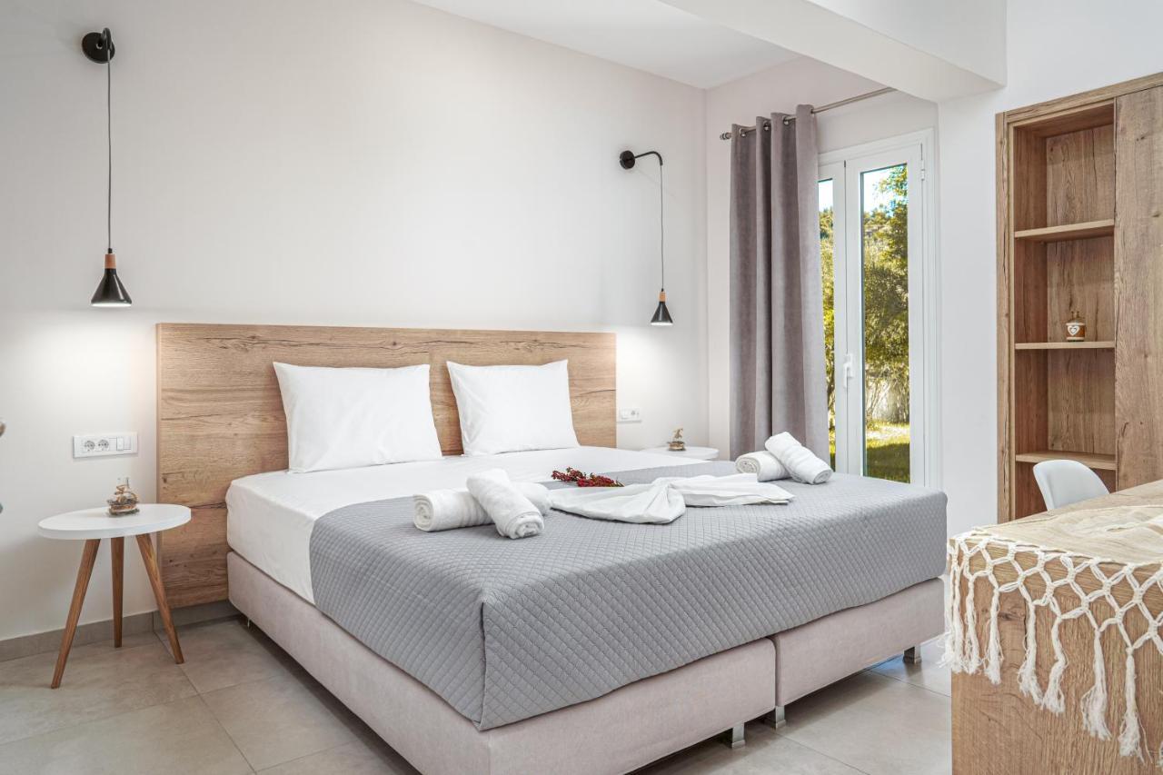 Antonis Apartments Kalamákion エクステリア 写真