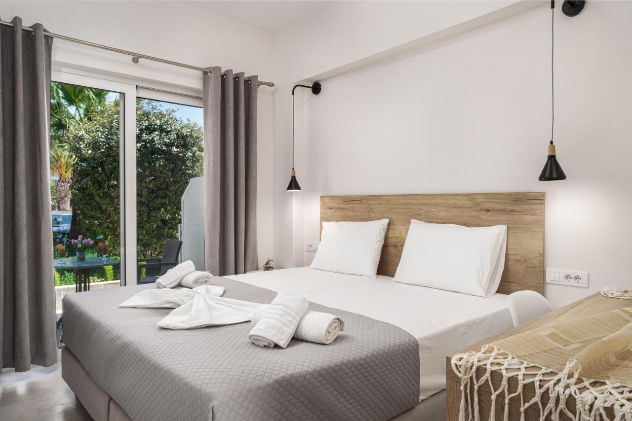 Antonis Apartments Kalamákion エクステリア 写真