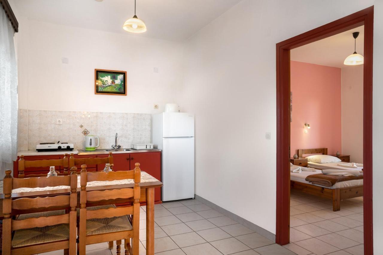 Antonis Apartments Kalamákion エクステリア 写真