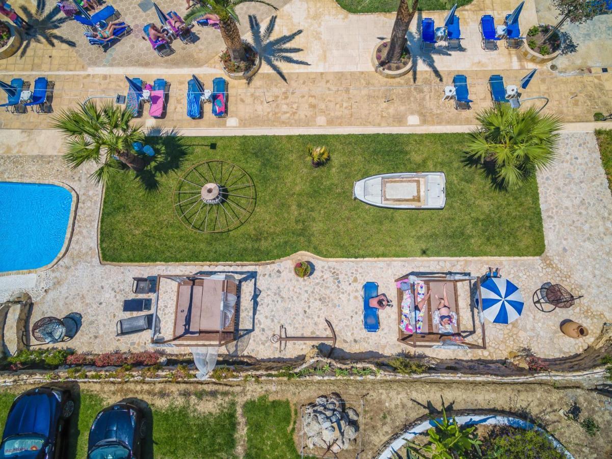 Antonis Apartments Kalamákion エクステリア 写真