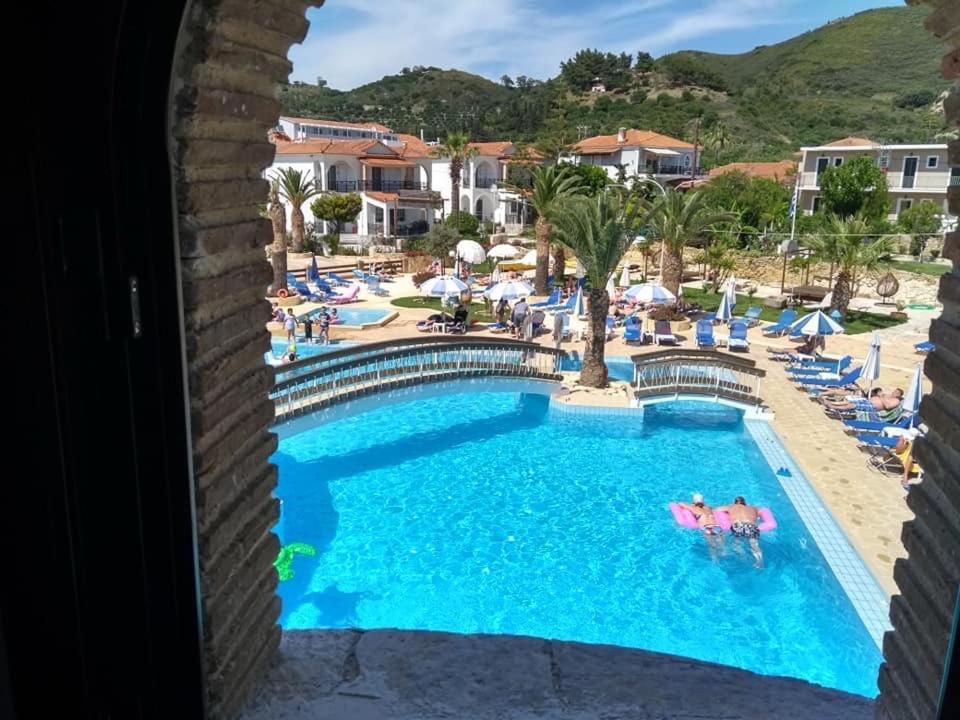 Antonis Apartments Kalamákion エクステリア 写真